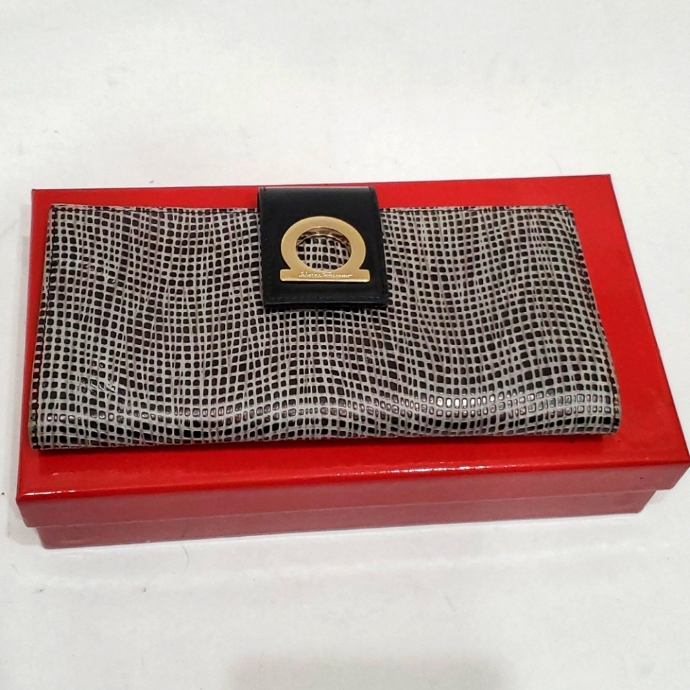 Salvatore ferragamo wallet